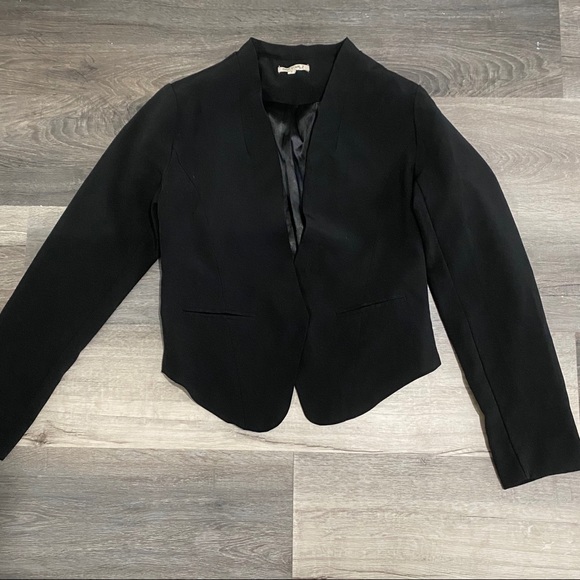 Blazer - Picture 4 of 6